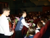 Благодарные ученики вручили букеты своим учителям.  Автор фото: Владимир Иващенко.