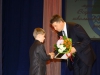 Мэр награждает обучвющихся образовательного центра Ступени .  Автор фото: Владимир Иващенко.